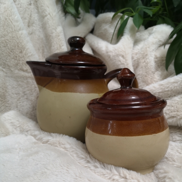 Sugar bowl and creamer. - Picture 1 of 2